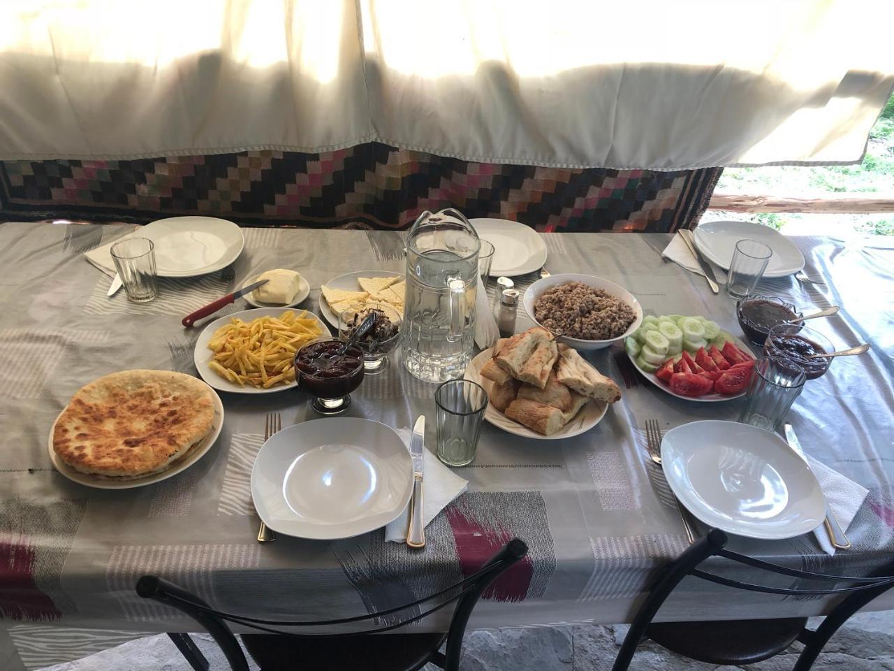 Pirikiti Hotel Akhmeta Kültér fotó