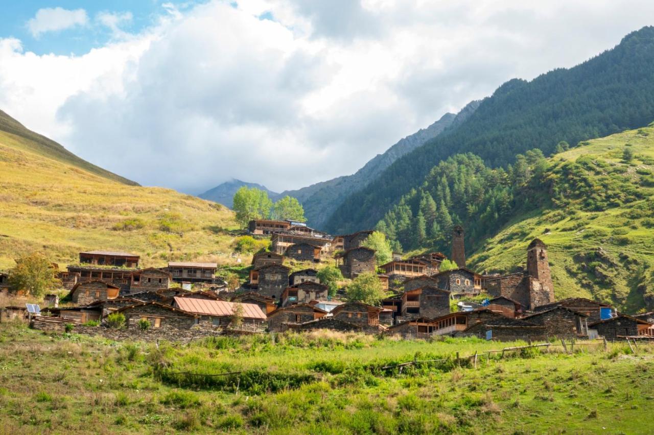 Pirikiti Hotel Akhmeta Kültér fotó