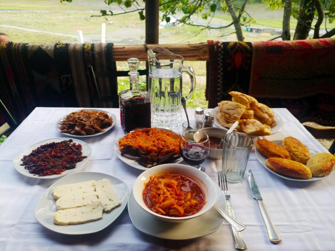 Pirikiti Hotel Akhmeta Kültér fotó